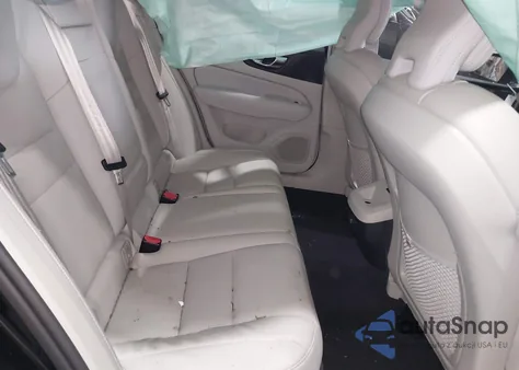 2020 Volvo S60 T6 Momentum z USA, uszkodzony, nr VIN 7JRA22TK2LG037409